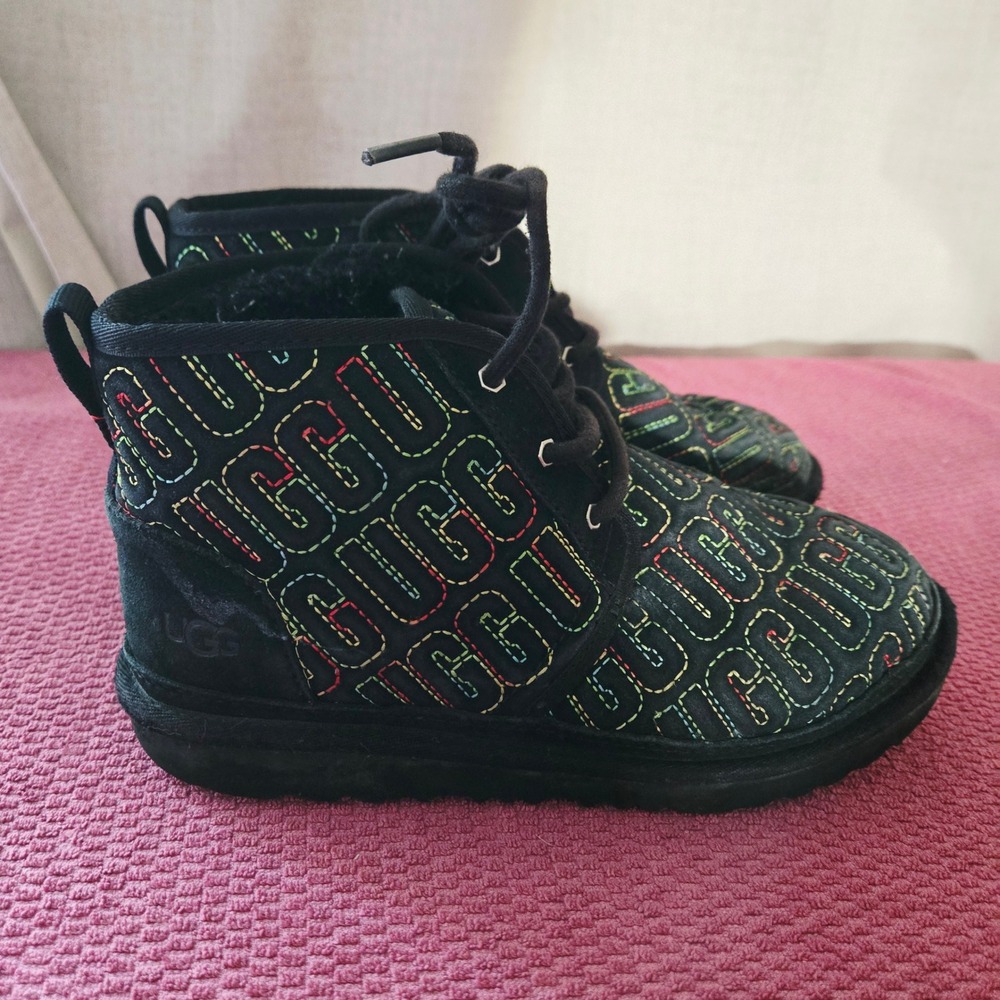 UGG Neumel Black Multi Color Rainbow Logo Embroidery Boots Kids 5 Mens 5